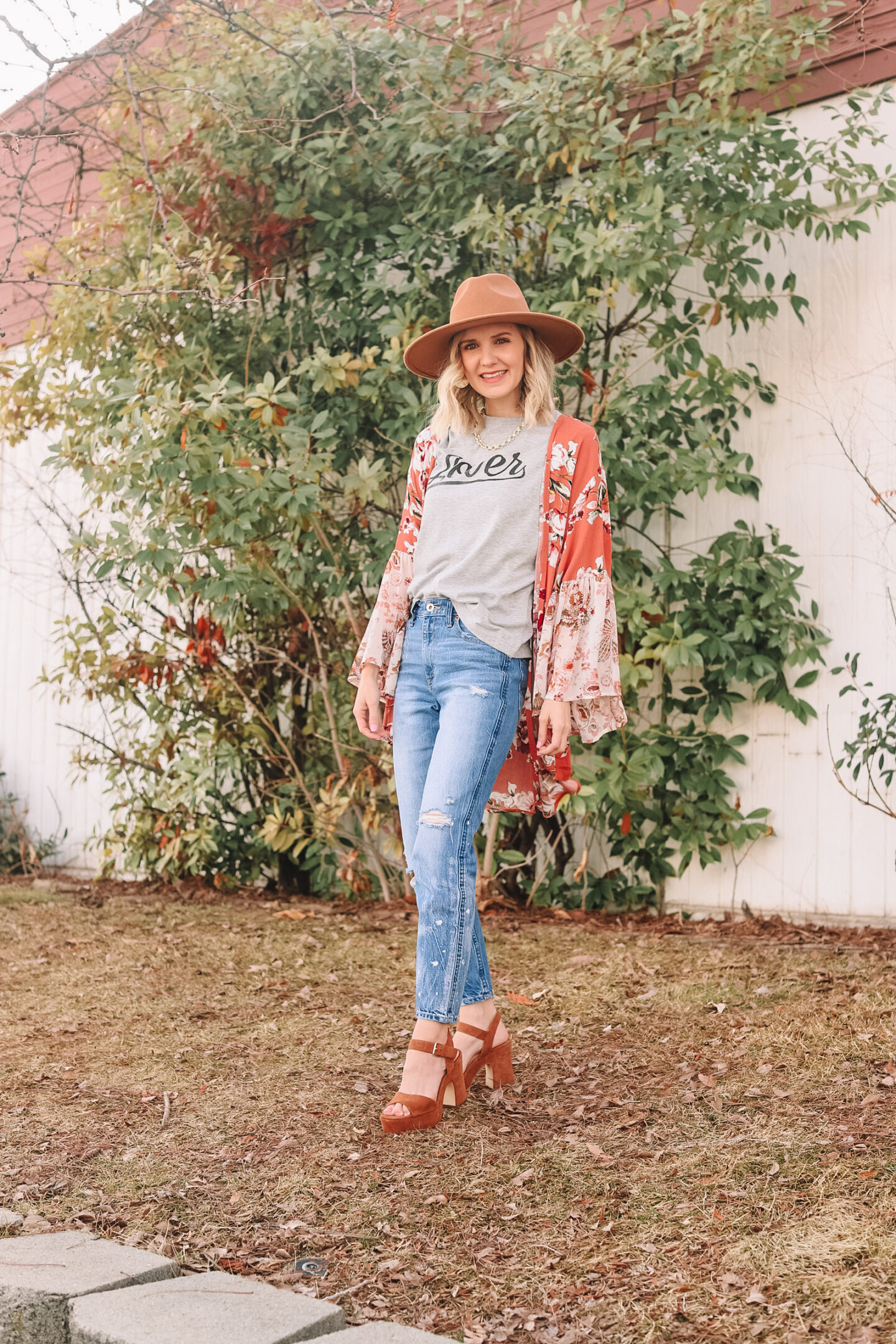 graphic tee + jeans // 2 ways to wear it with thredUP